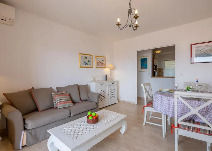 Apartment Les Pins Dores-2 By Interhome